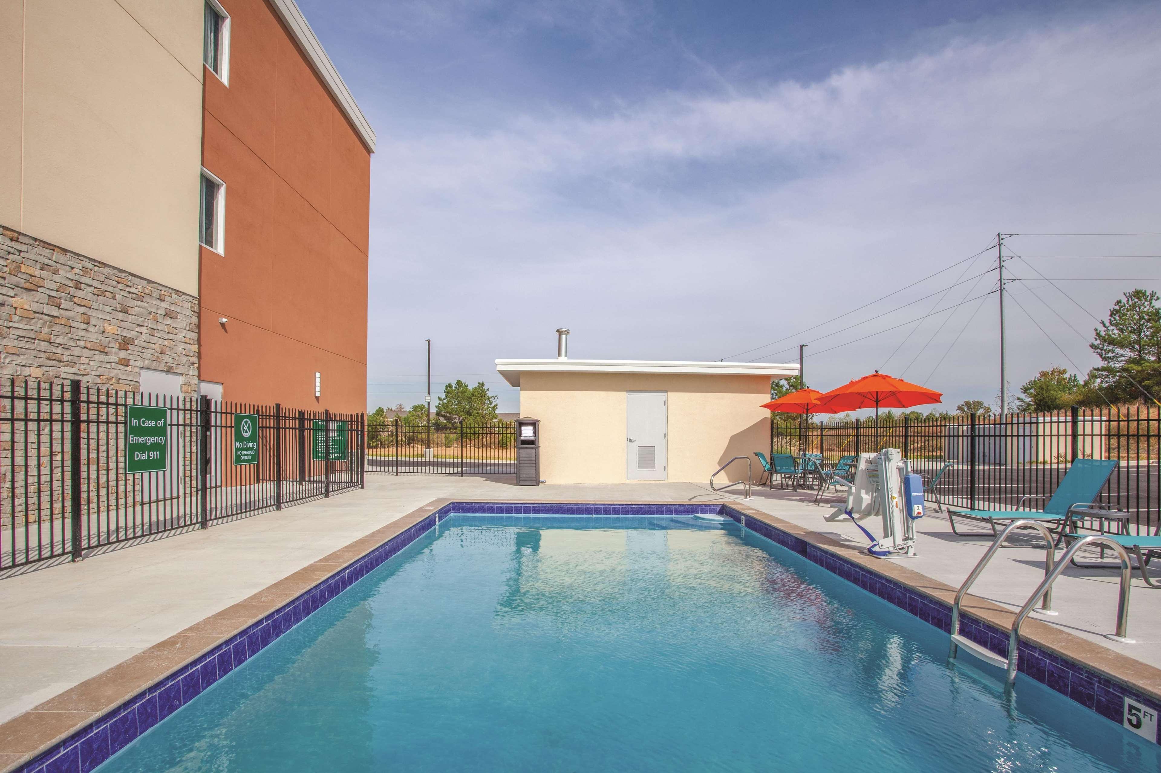La Quinta By Wyndham Cullman Hotel Exterior photo